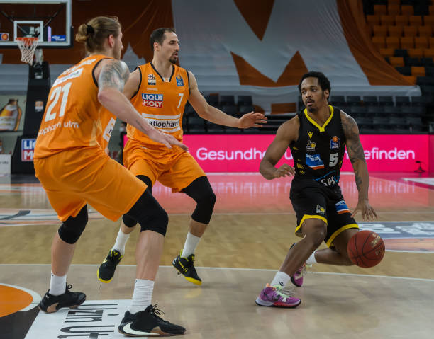 不仅传球被 不仅传球被